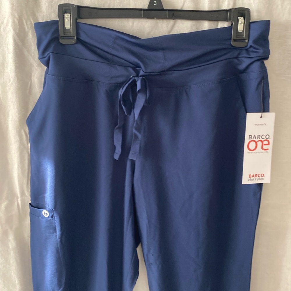 New with tags scrub pants small